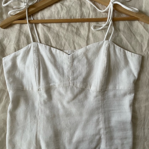✨NWT✨ Old Navy Tie Shoulder Spaghetti Strap Tank Top in White - Picture 3 of 6